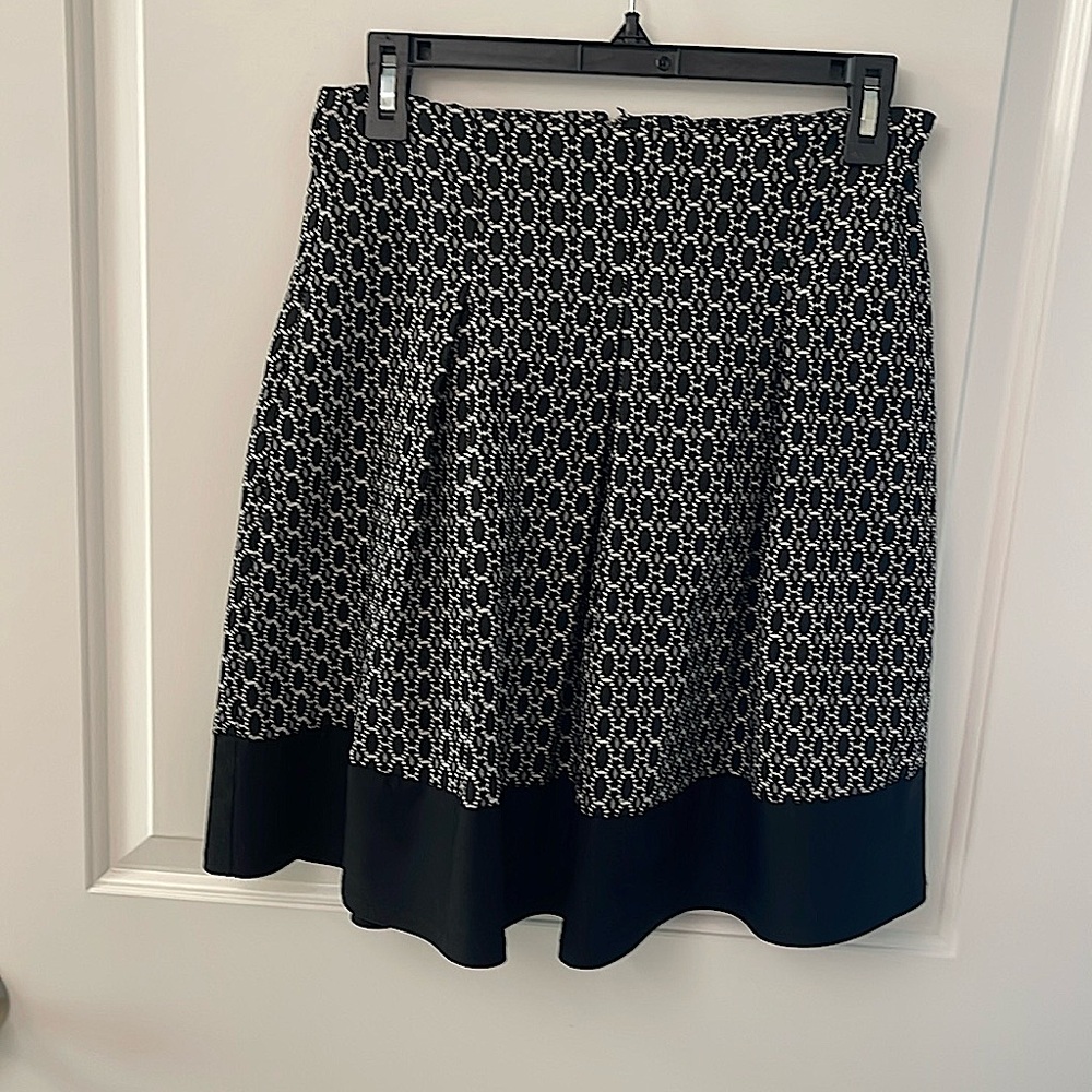 Forever 21 Pleated Mini Skirt/ Zipper/Knit/ Black & White